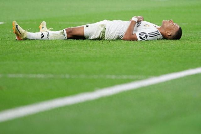 欧冠：巴黎客场2-1逆转曼联（欧冠：巴黎客场2-1翻盘曼联）