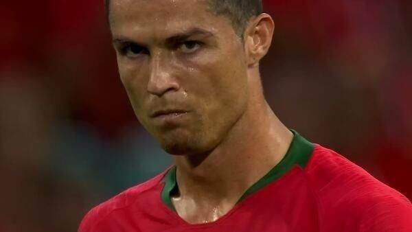 阿诺德受伤影响皇马阵容，巴尔韦德需客串右后卫，球迷呼吁调整阵型。