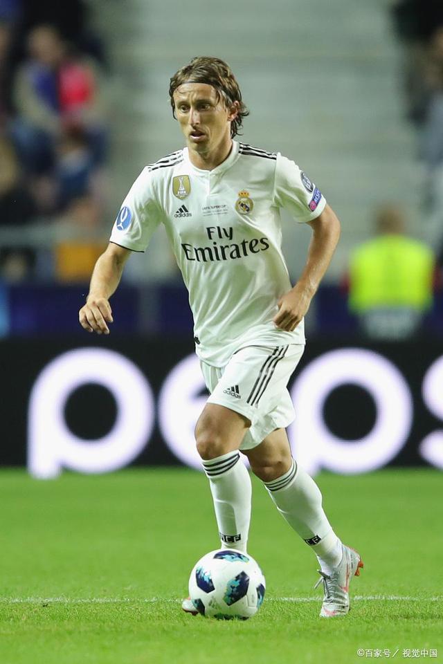 巴萨梅西任意球破门助球队领先